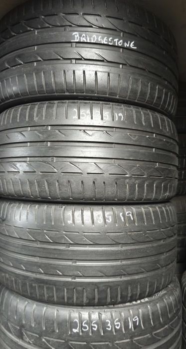 Pneus  255/35/19