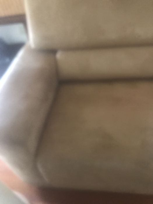 Sofá em micro fibra aveludada genero alcanfara como novo