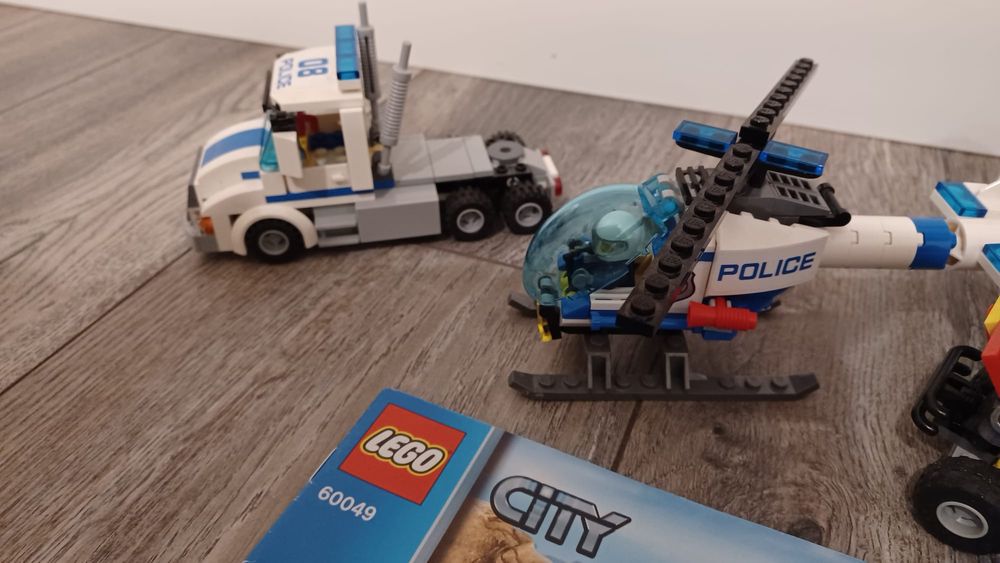 Lego zestaw policyjny 60049 laweta oraz helikopter