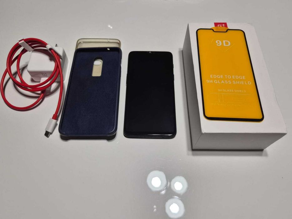 OnePlus 6 8/128 GB – super stan + akcesoria