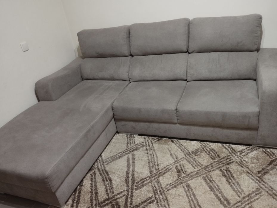 Sofá cor cinza com chaise