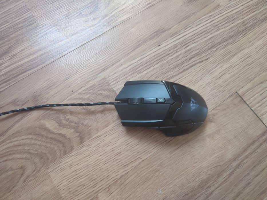 PC Apple 2009 com teclado e mouse
