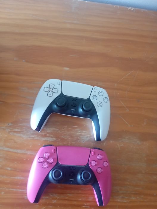 PlayStation 5 digital + 2 comandos