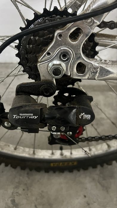 Bicicleta BTT 26” com suspensão