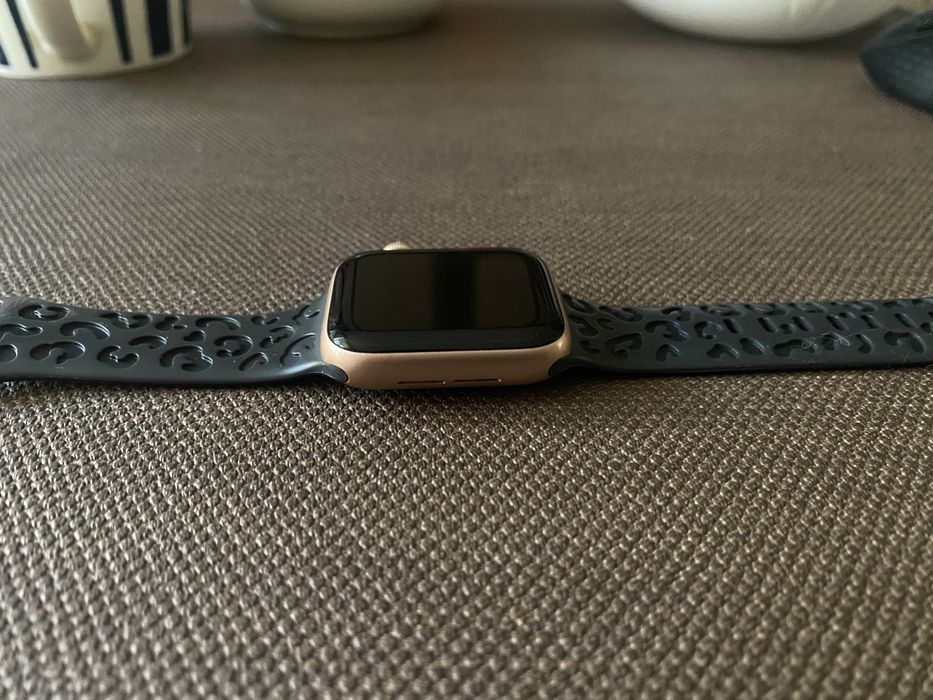 Apple watch series 4 Gold