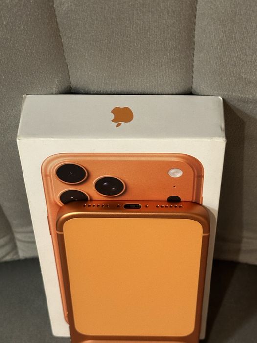 iPhone 17 Pro Max 256 Cosmic Orange