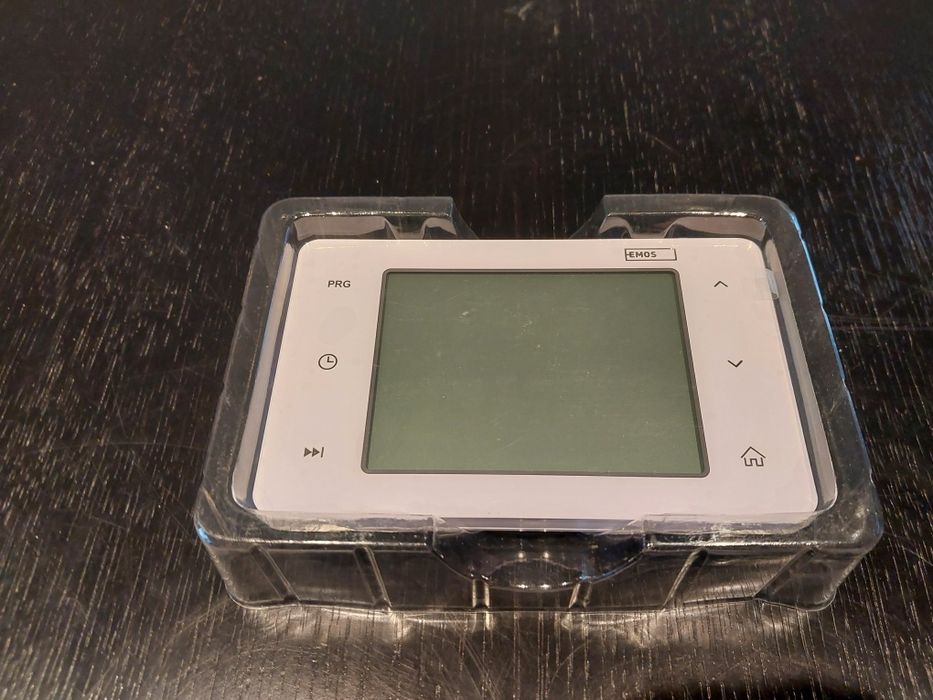 Inteligentny termostat pokojowy przewodowy GoSmart z WiFi Tuya EMOS