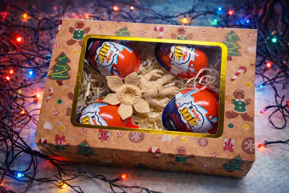 В наявності! Kinder stranger things Дивні Дива Подарунок Кіндер