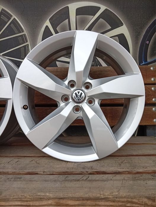 777 R17 5/100 Dia57,1 как новые оригинальные диски Фольцваген Шкода