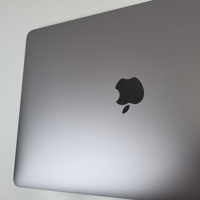 Apple MacBook Pro M1 8/8 GPU 13" Apple M1/8 GB RAM/512 GB stan 9,5/10