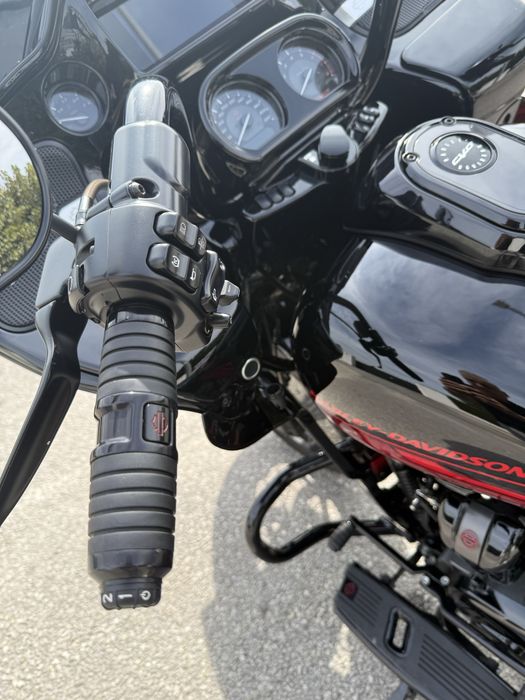 Road Glide CVO Black Hole