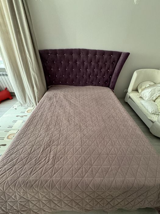 Продам кровать двух спальну  на матрас 160 на200