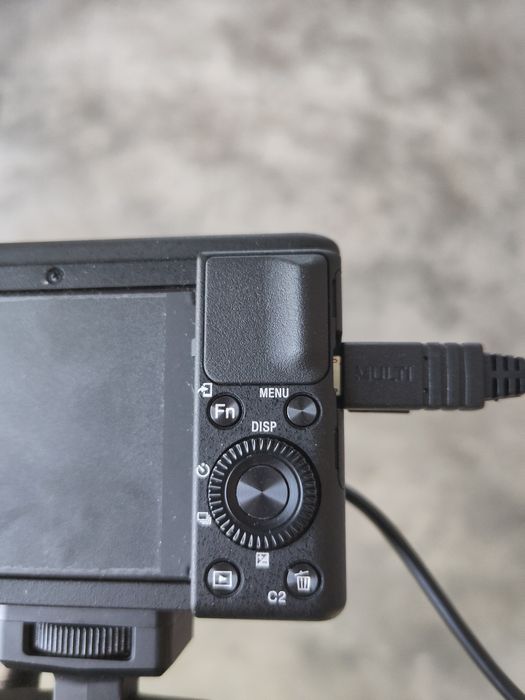 Sony ZV-1 + Grip Sony VCT-SGR1 — como nova