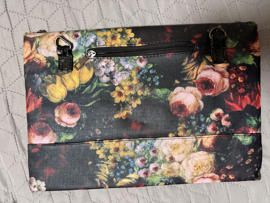 Клатч-конверт з квітковим принтом