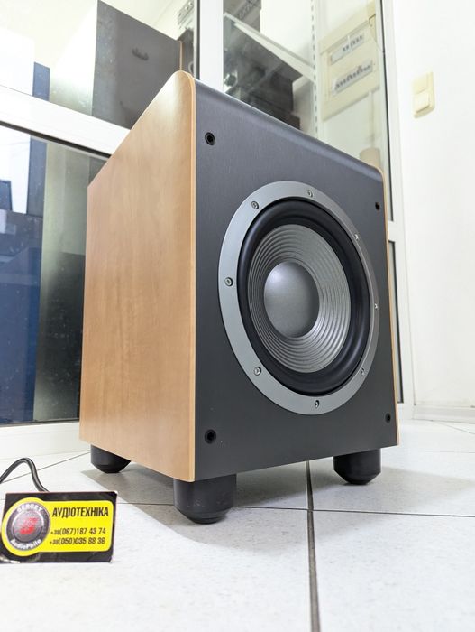 Активный сабвуфер JBL ES150/230. НЧ-25см. 300 Вт. Вес 16кг. USA