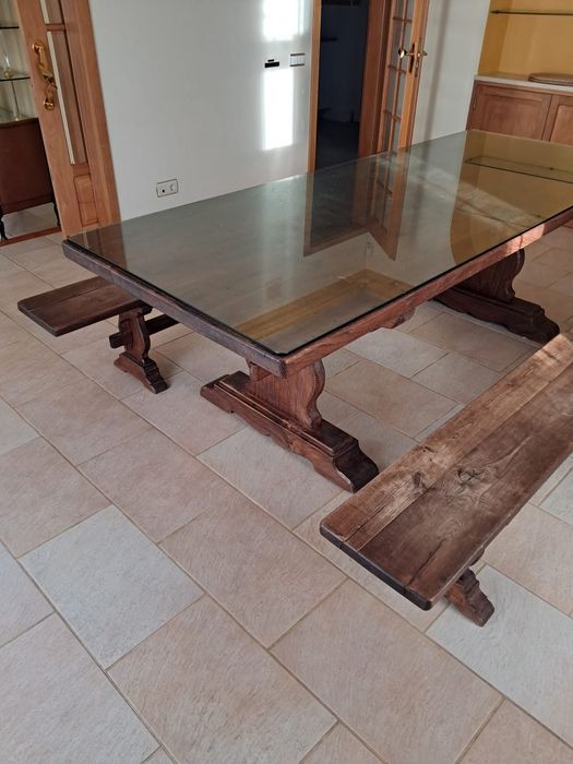 Mesa de jantar de madeira maciça