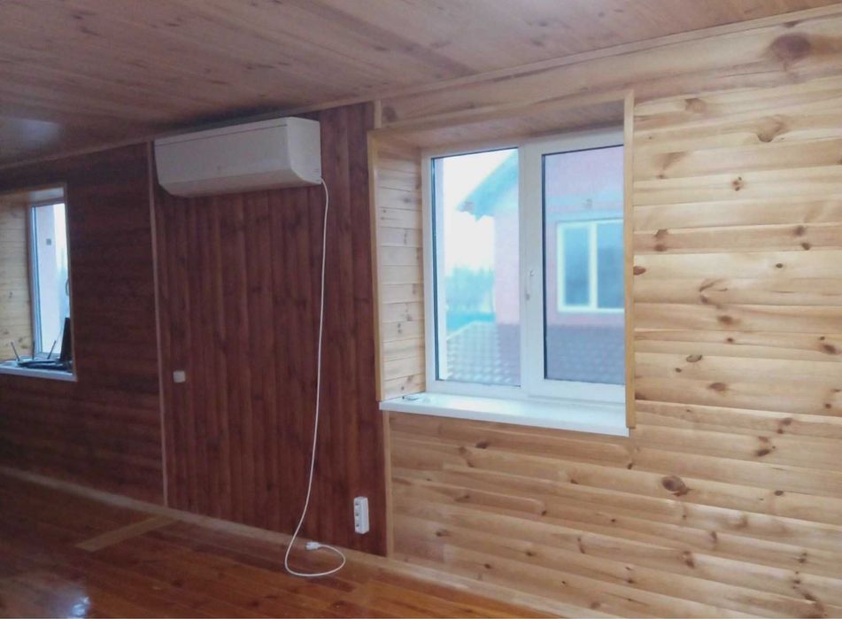 Продаж двох будинків за ціною одного