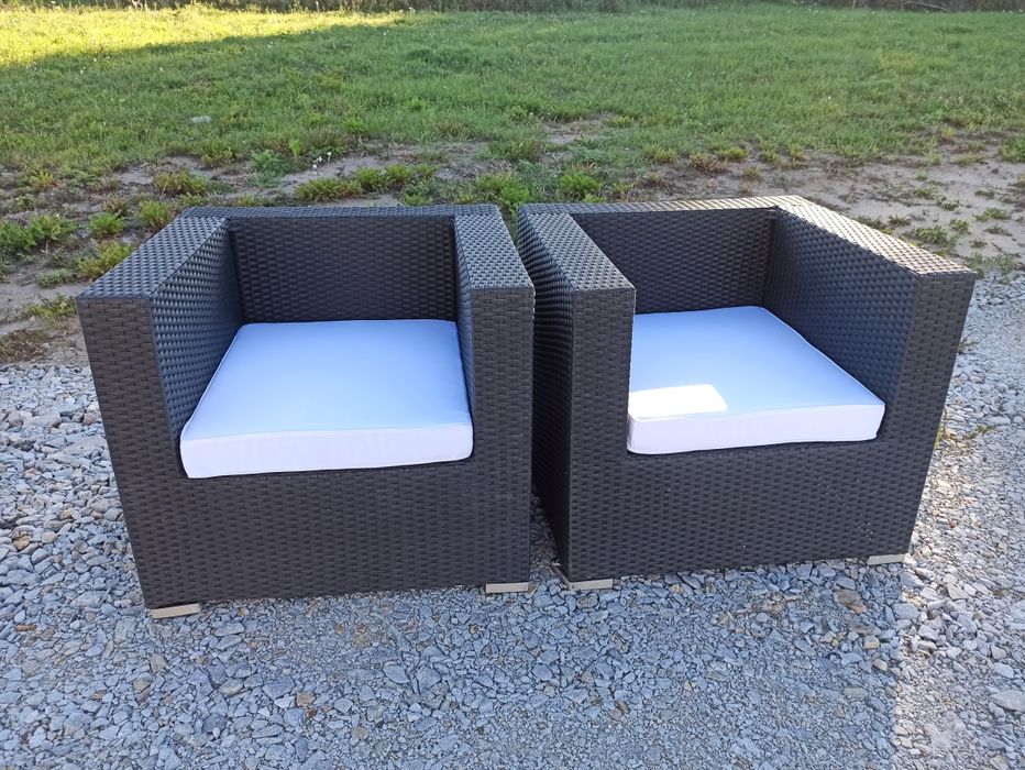 Fotele rattanowe z poduszkami