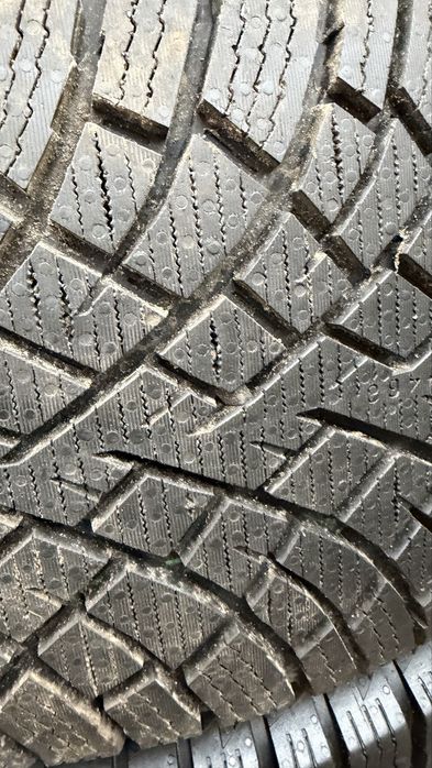 255/45/19 Nokian Hakkapeliitta R 5