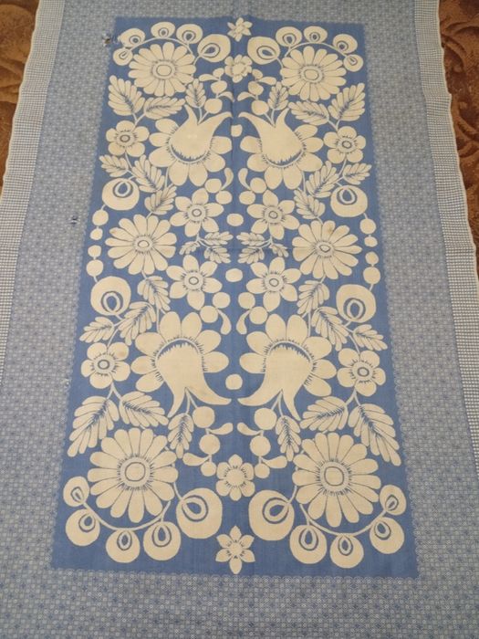 Покривало на диван.Коврики.