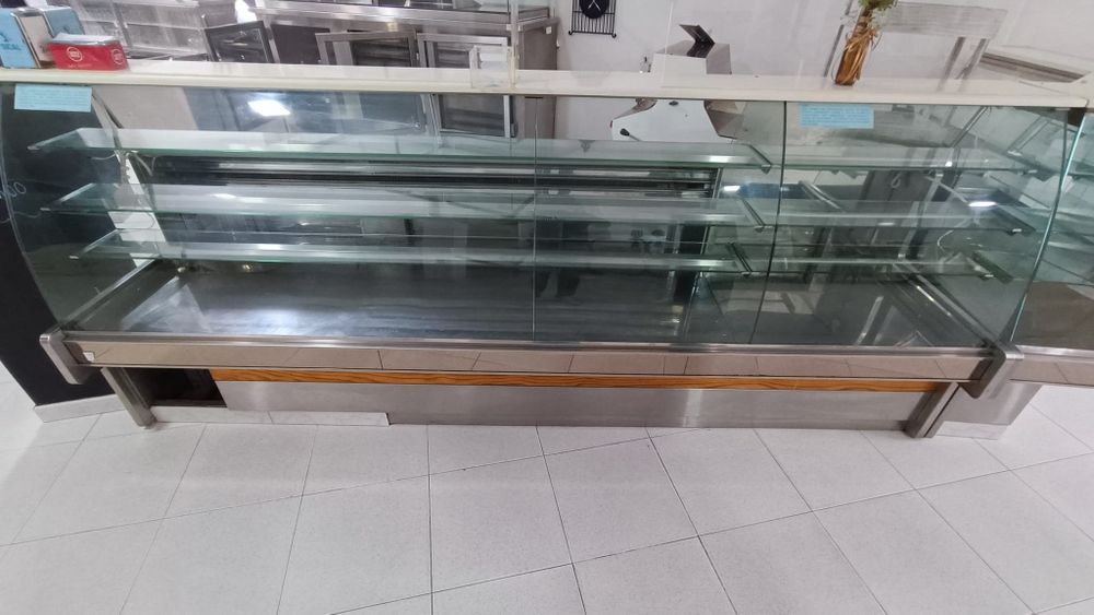 Conjunto de vitrines de pastelaria