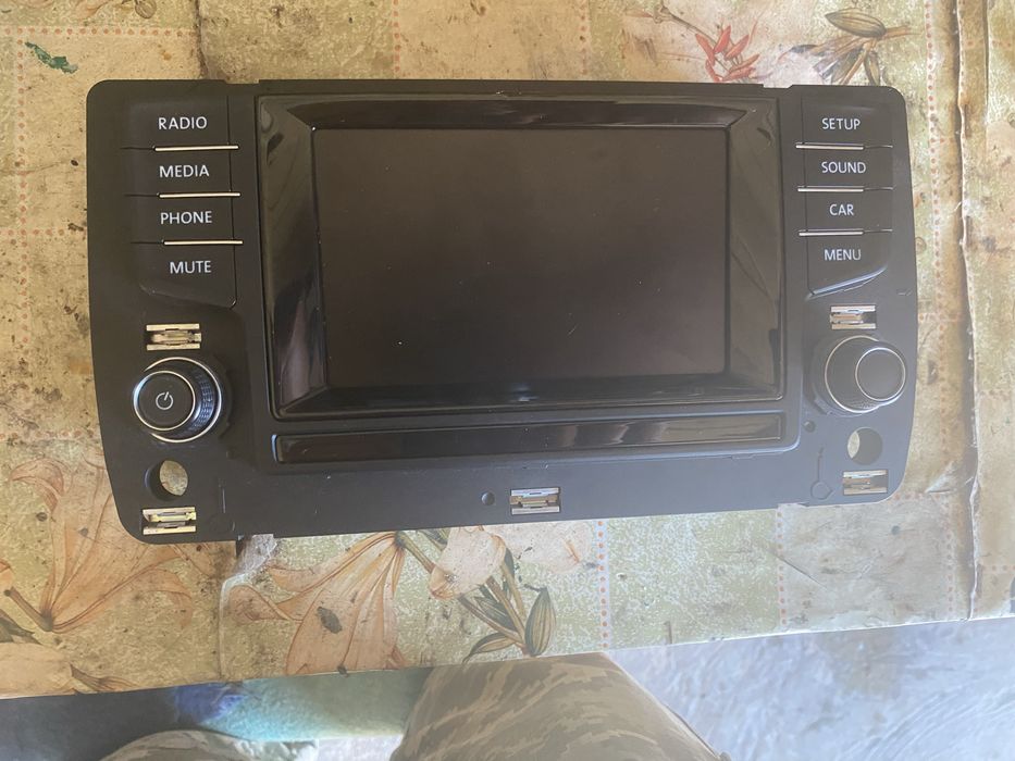 Продам штатну автомагнітолу на гольф 7