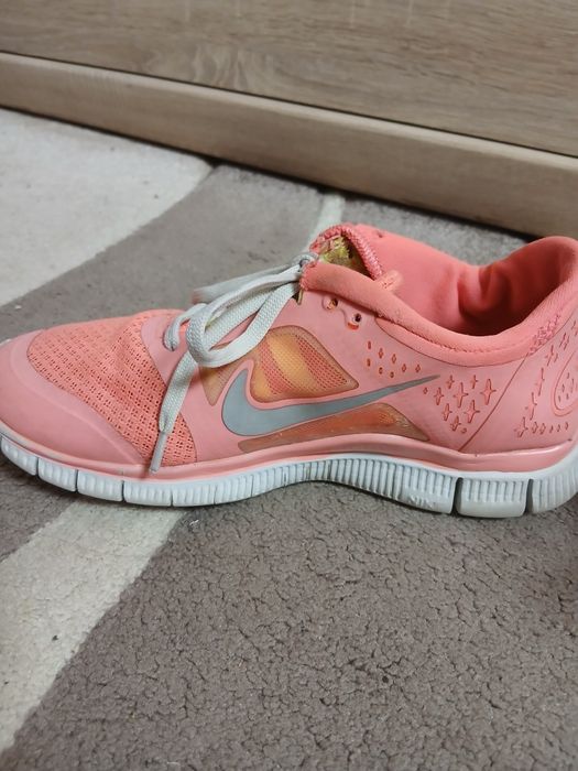 Продам класні кросівки 22см р.34-35!