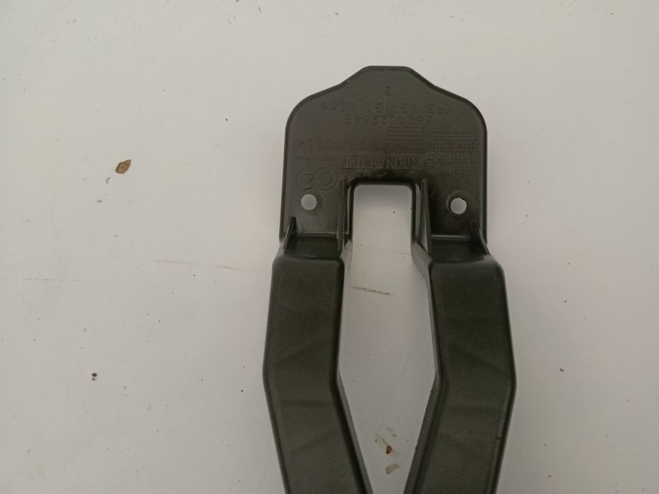 Renault Megane IV 4 kombi ślizg wspornik mocowanie zderzaka tył tylny