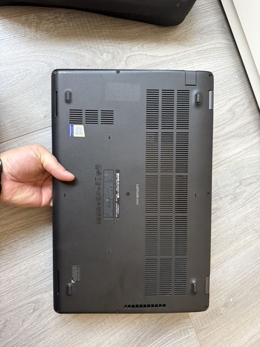 Laptop komputer Dell latitude 5500 i5 32GB 1TB SSD 15”