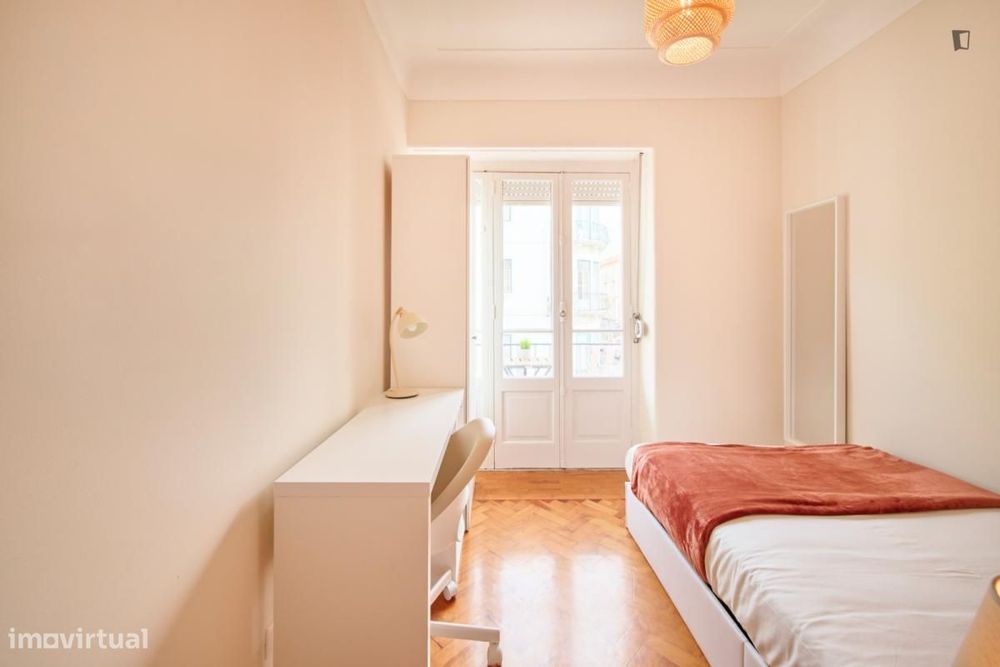 Quarto - localizado em Arroios Lisbon