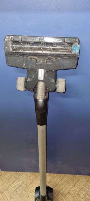 Аккумуляторный пылесос с насадками