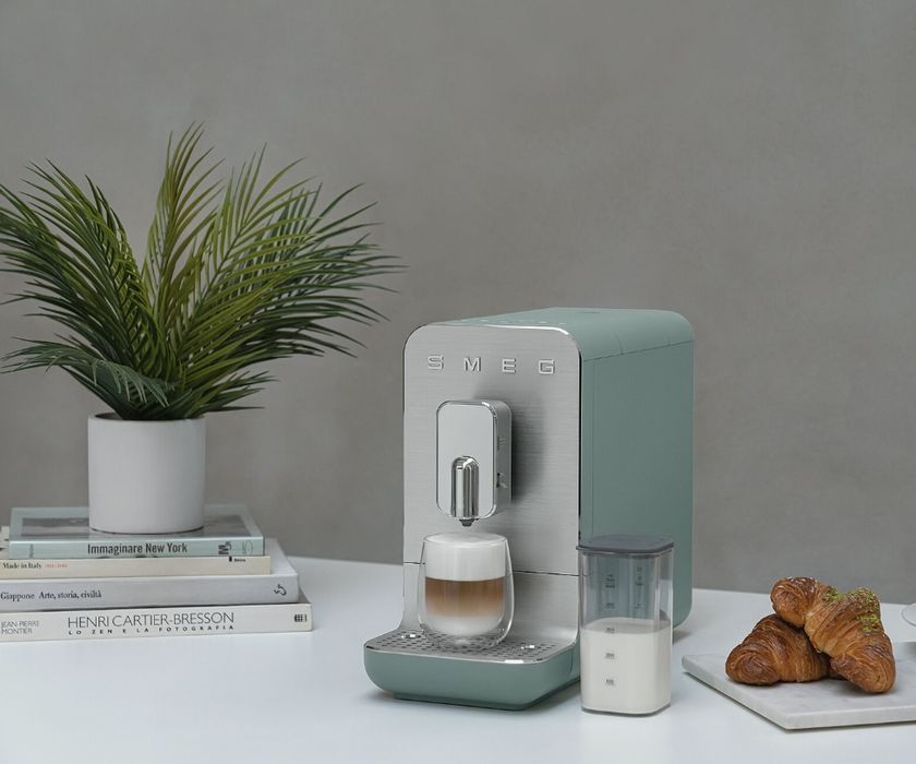 Автоматична кавомашина Smeg BCC13EGMEU