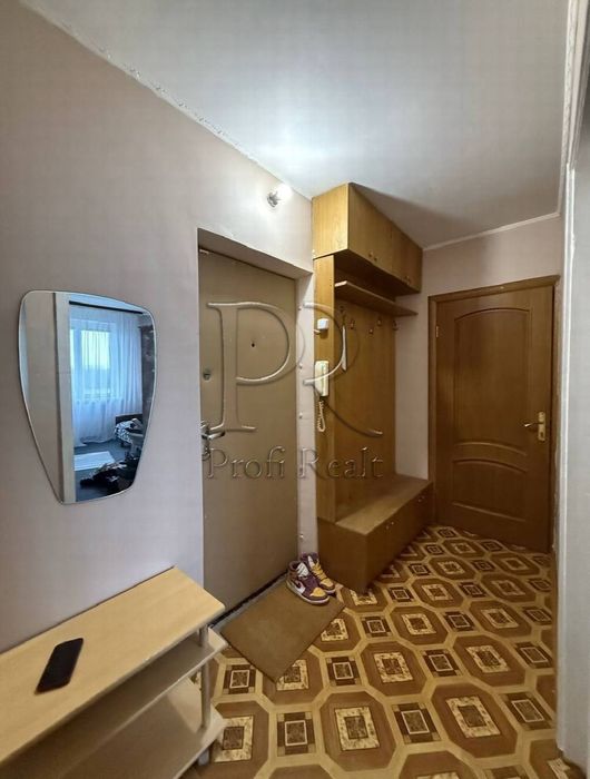 Продаж 2 кімн. квартири на набережній Дніпра за адресою вул Прирічна 1