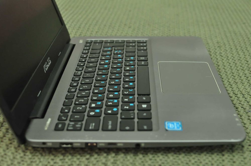 Мощный  Ноутбук Asus r403