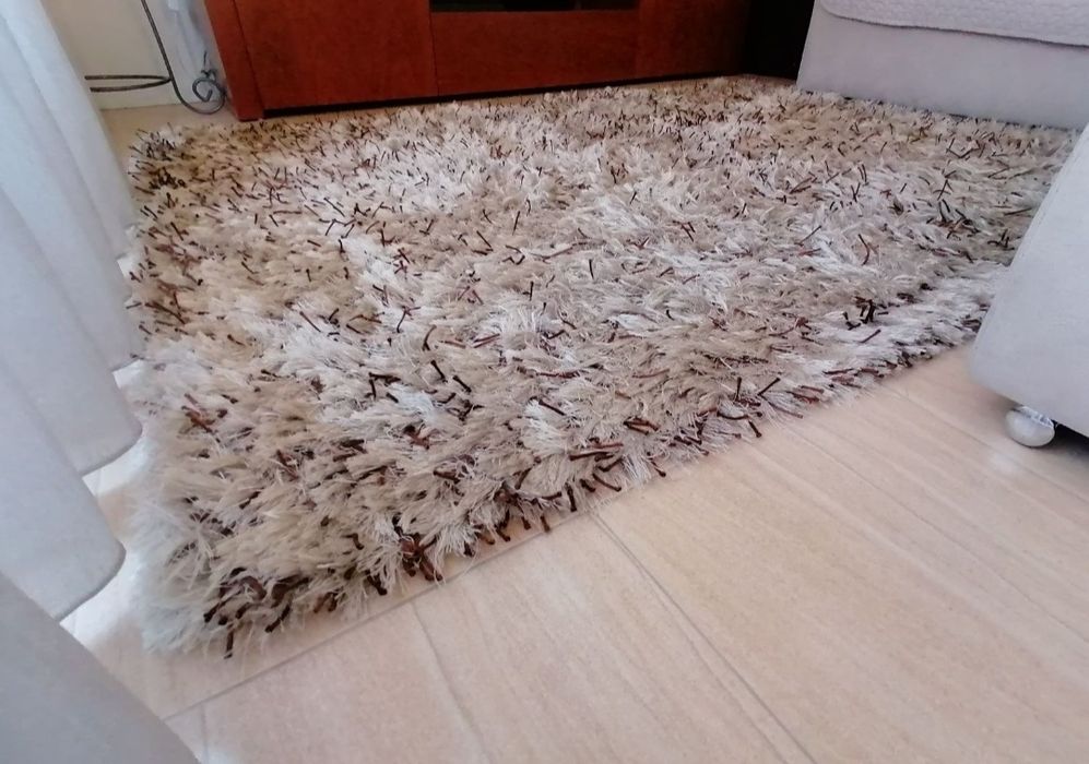 Carpete pêlo alto bege