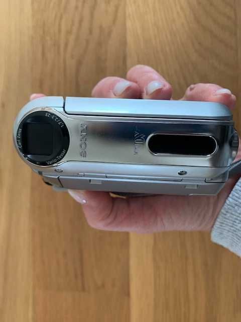 Máquina de filmar SONY Handycam DCR-PC53E