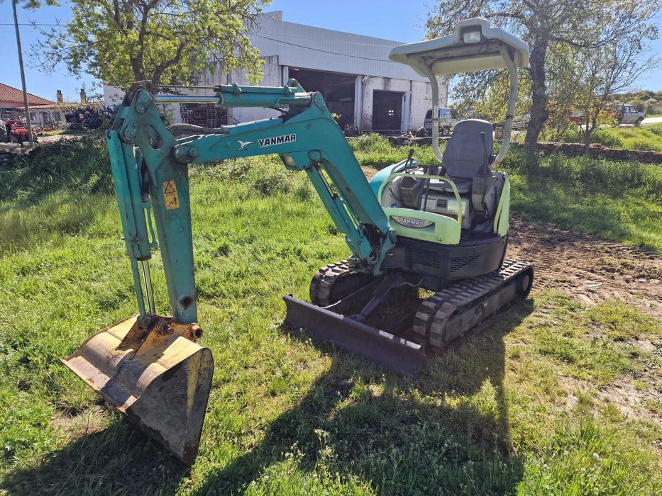 Giratória / Escavadora Yanmar Vio20 - 2 Toneladas