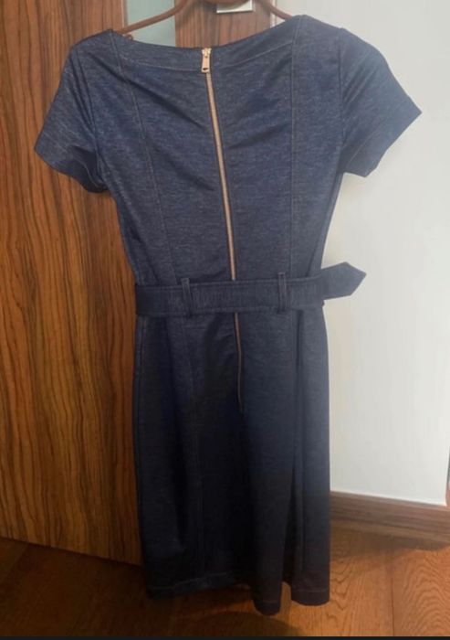 Granatowa sukienka Guess 36