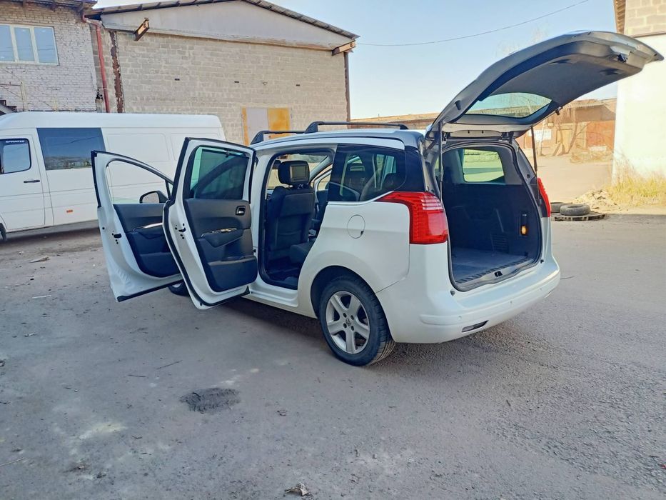 Пежо 5008 2012 рік, 1.6 дизель