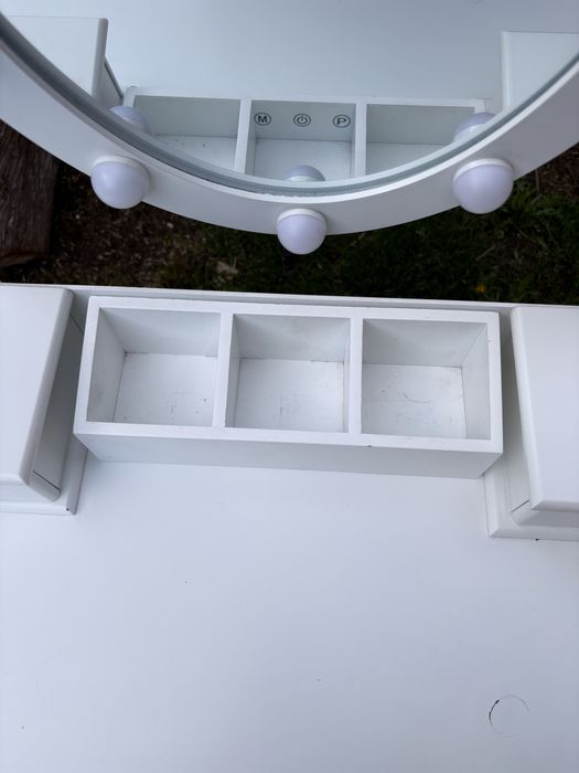 toaletka z lustrem LED