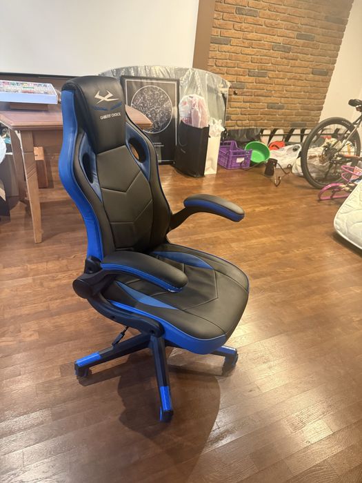 геймерське крісло Gamers' Choice.