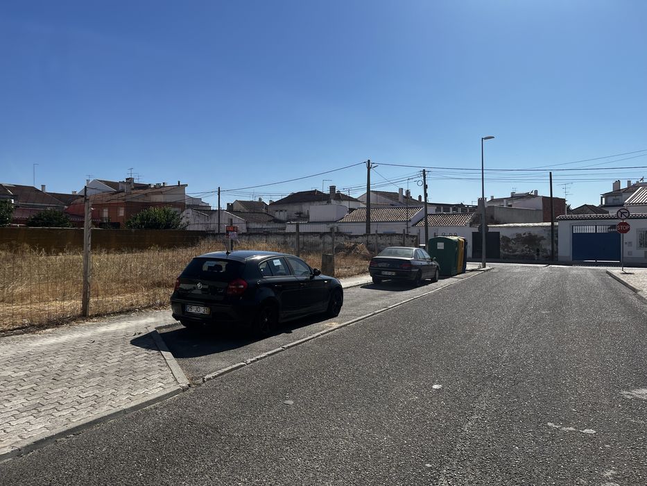 Terreno Urbano com 412 m2 para construção de moradia em Almeirim