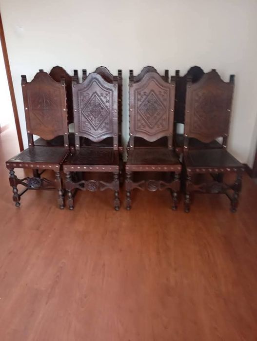 Vendo estas cadeiras muitas bonitas bom estado