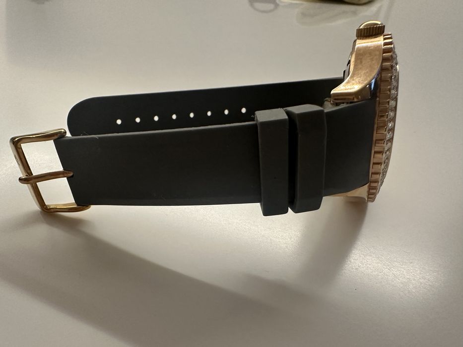 Relógio rosa e cinza