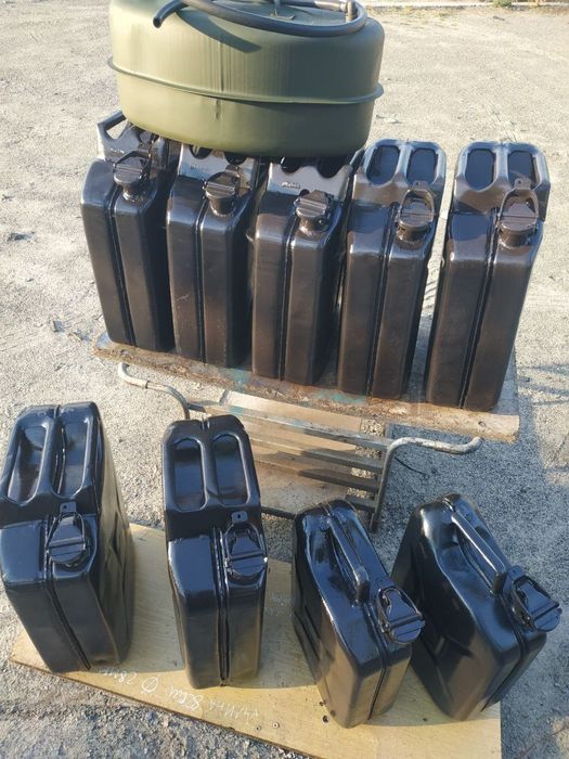 Продам канистры металлические 20л,10л