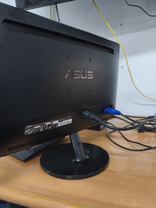 Ecrã ASUS 60hz, 18 polegadas,  VGA