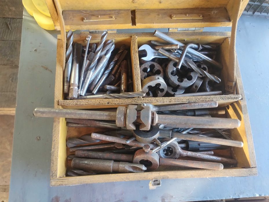 Продам набор метчиков плашек держателей