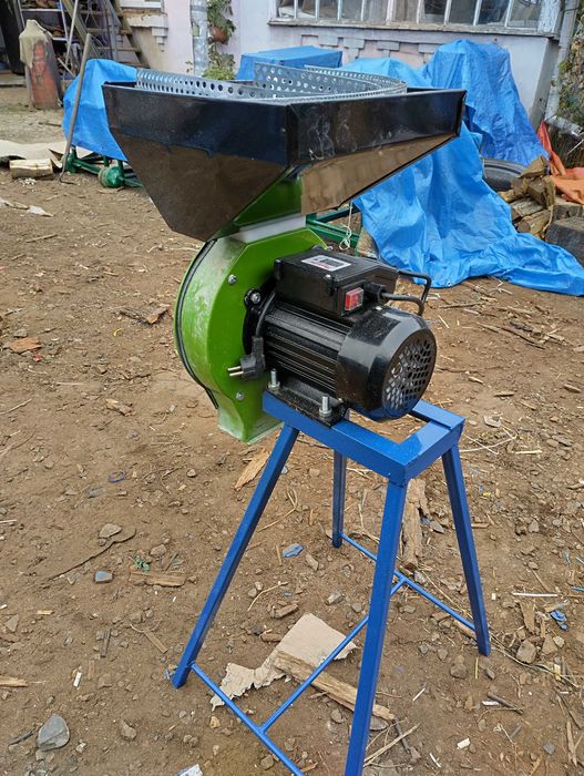 Доступний Млин Млинок ДКУ на зерно 2.5 квтх2850об/хв220вольт-250кг\год