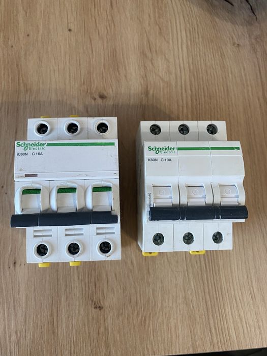 Wyłącznik nadprądowy Schneider - 2 sztuki