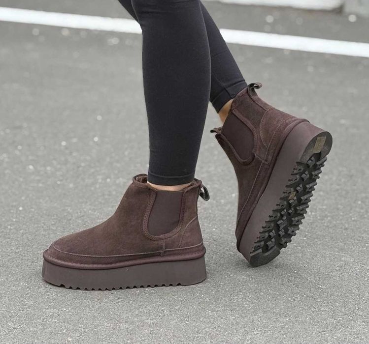 Женские зимние ботинки замшевые полусапожки коричневые на меху челси